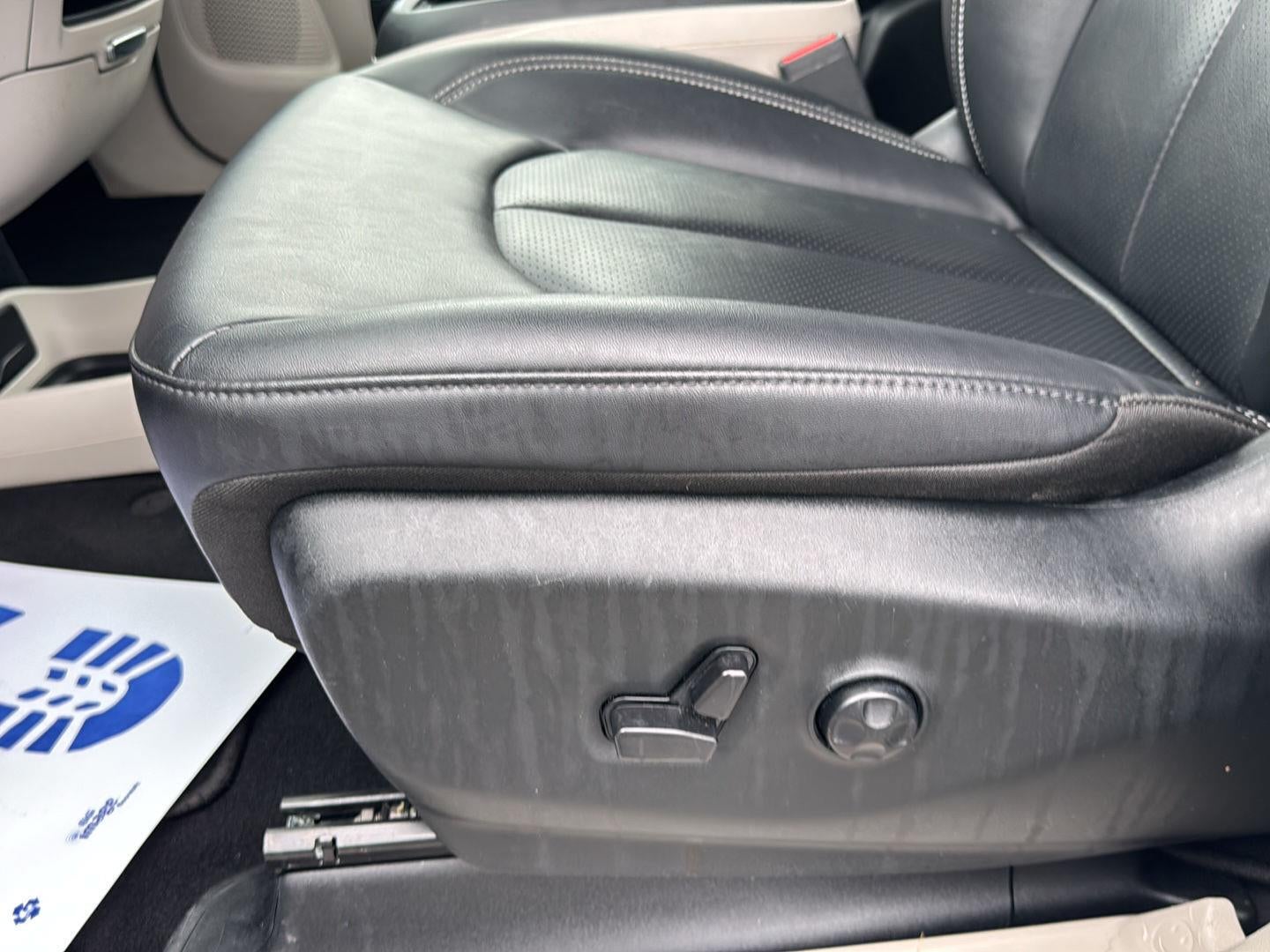 2024 Chrysler Pacifica Hybrid Select