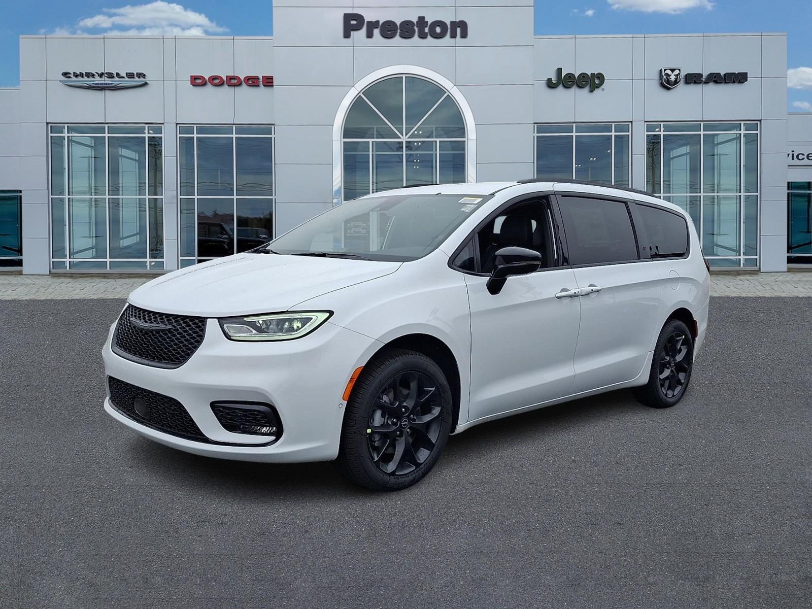 2026 Chrysler Pacifica Select