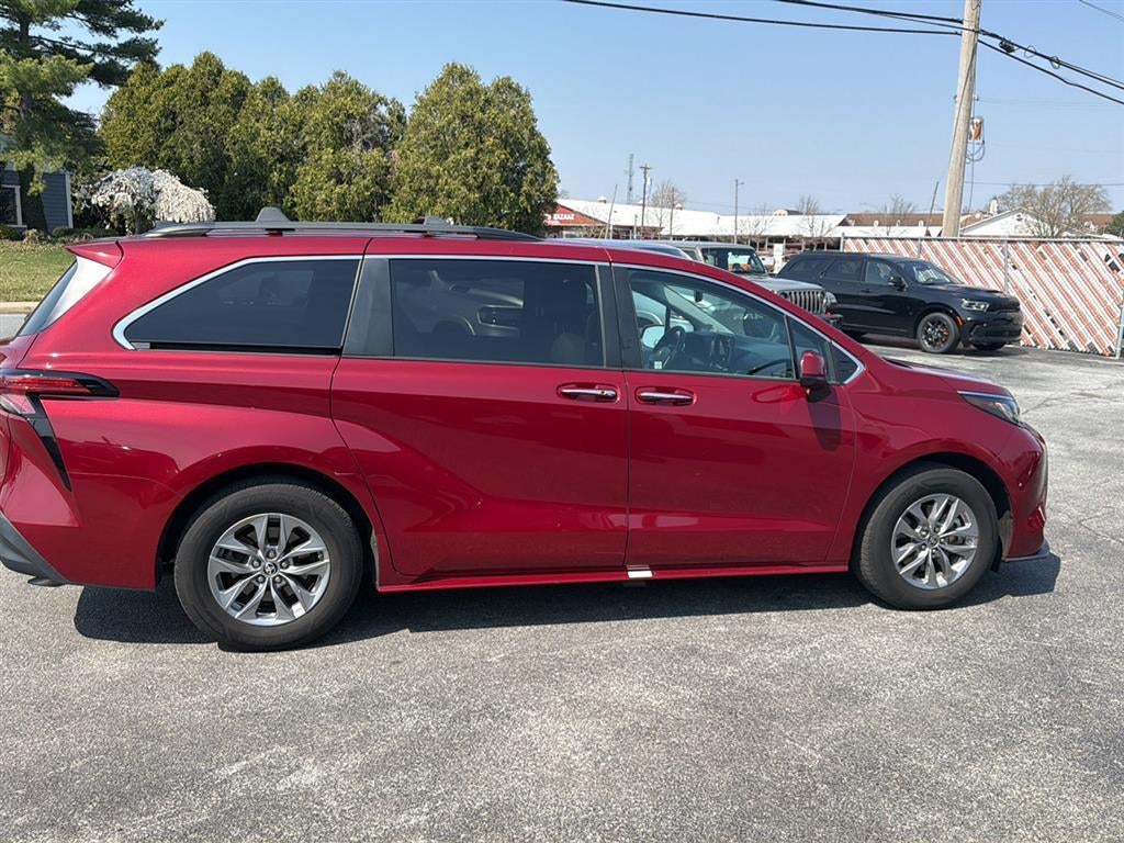2022 Toyota Sienna XLE