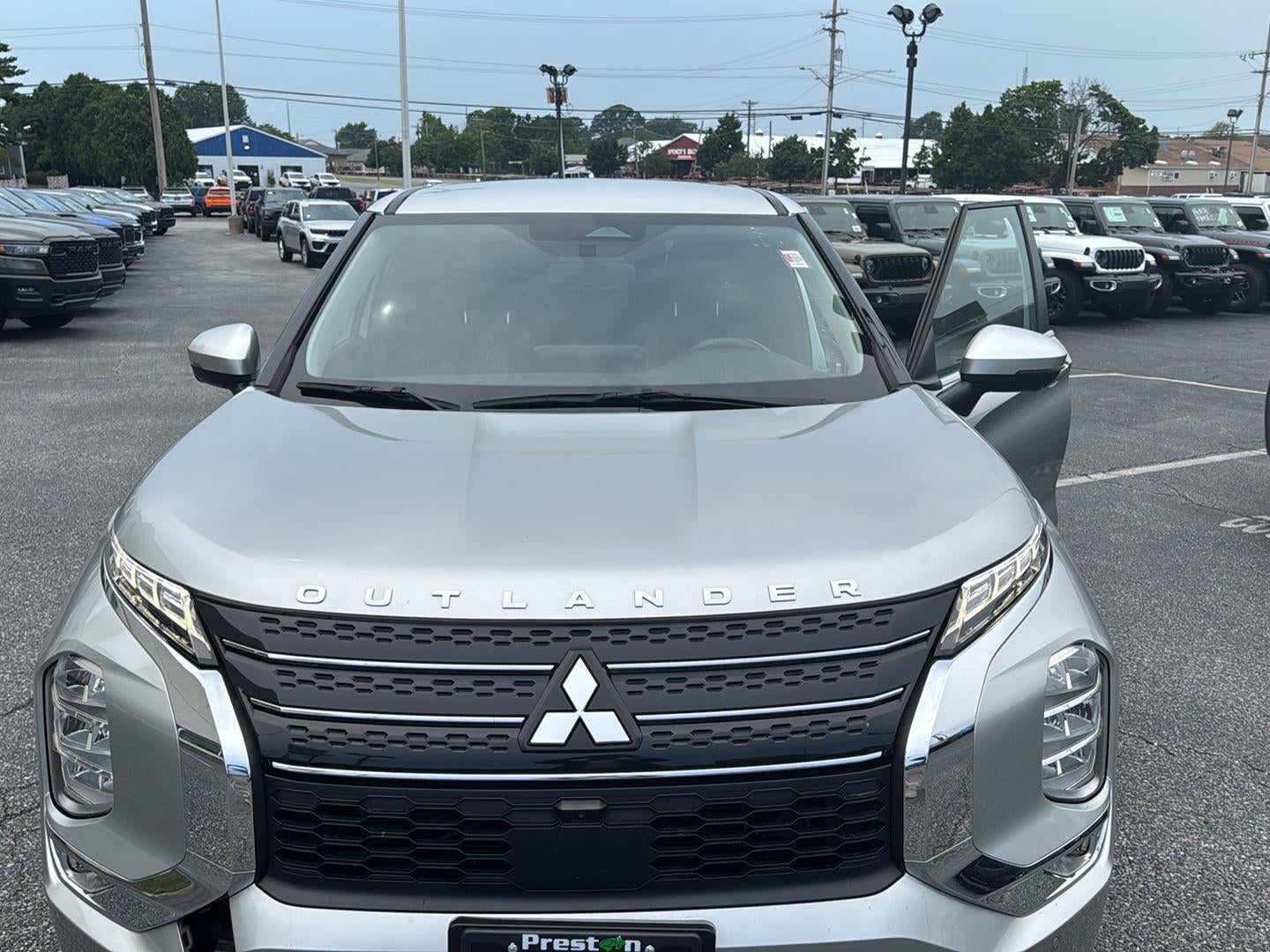 2022 Mitsubishi Outlander SE