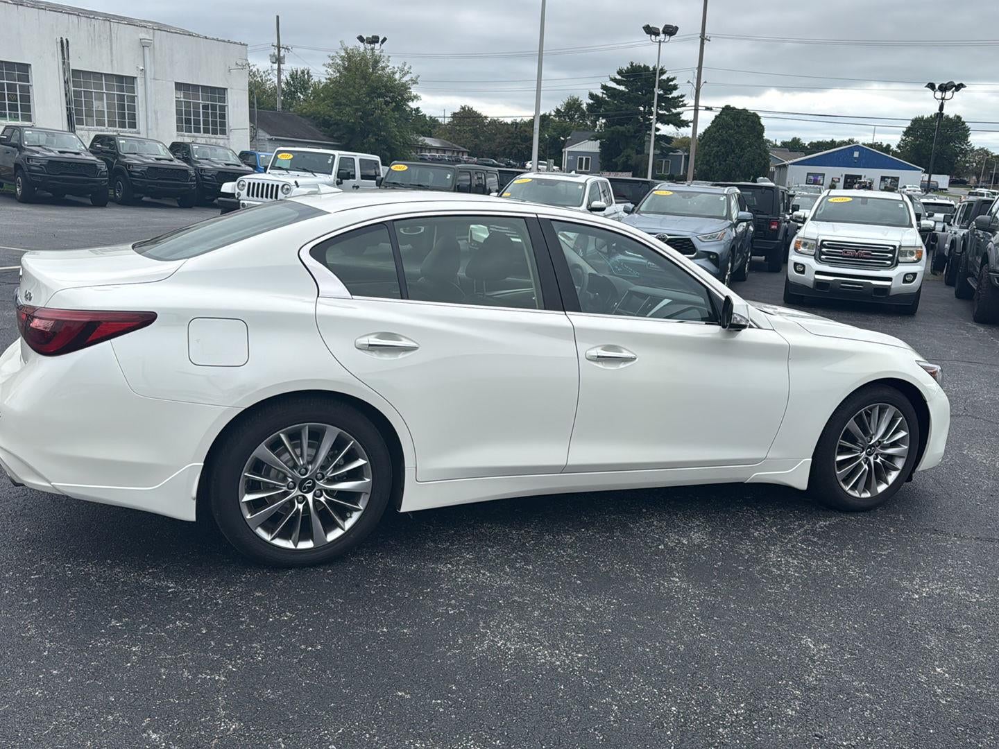 2023 INFINITI Q50 LUXE