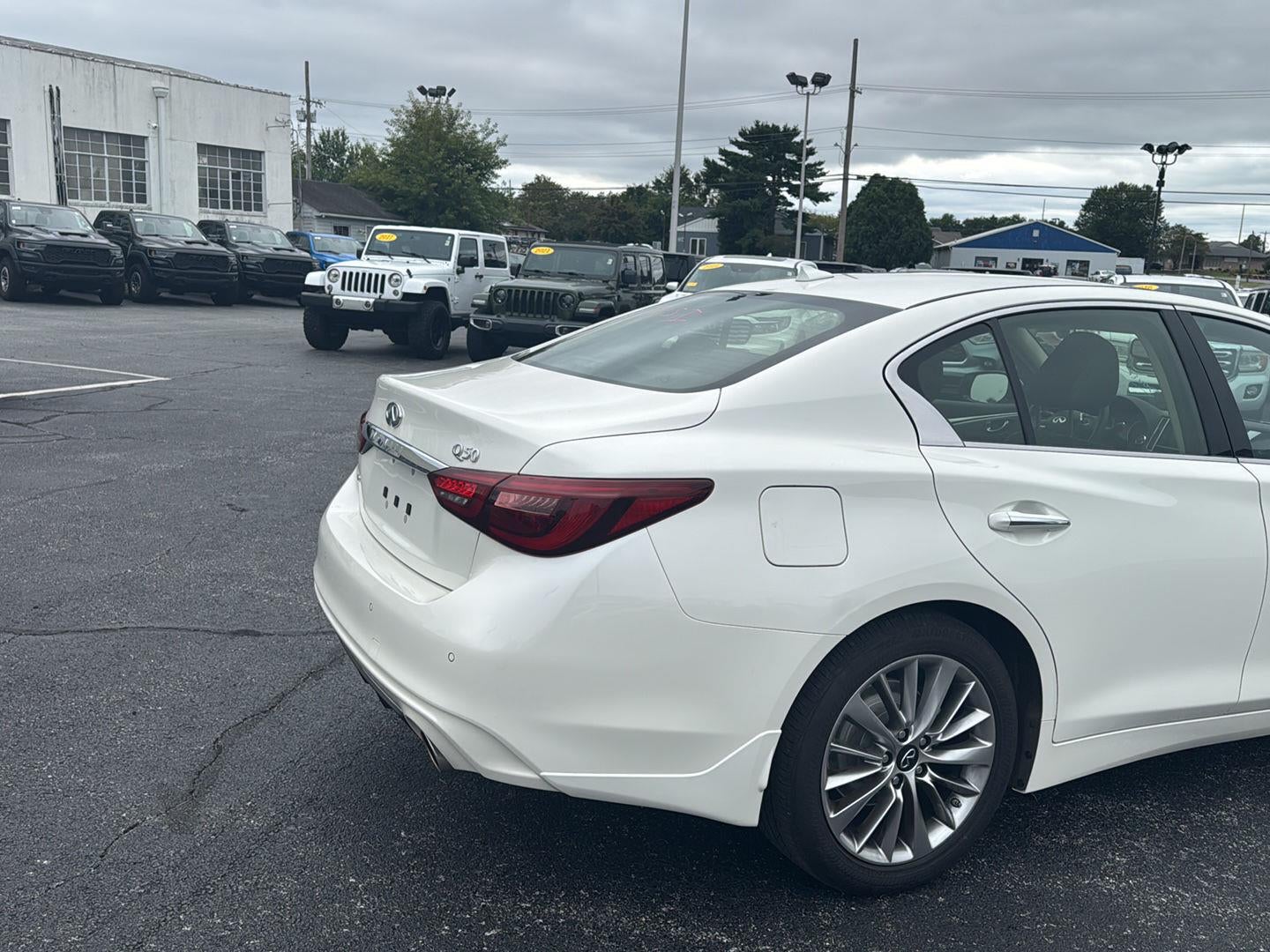 2023 INFINITI Q50 LUXE