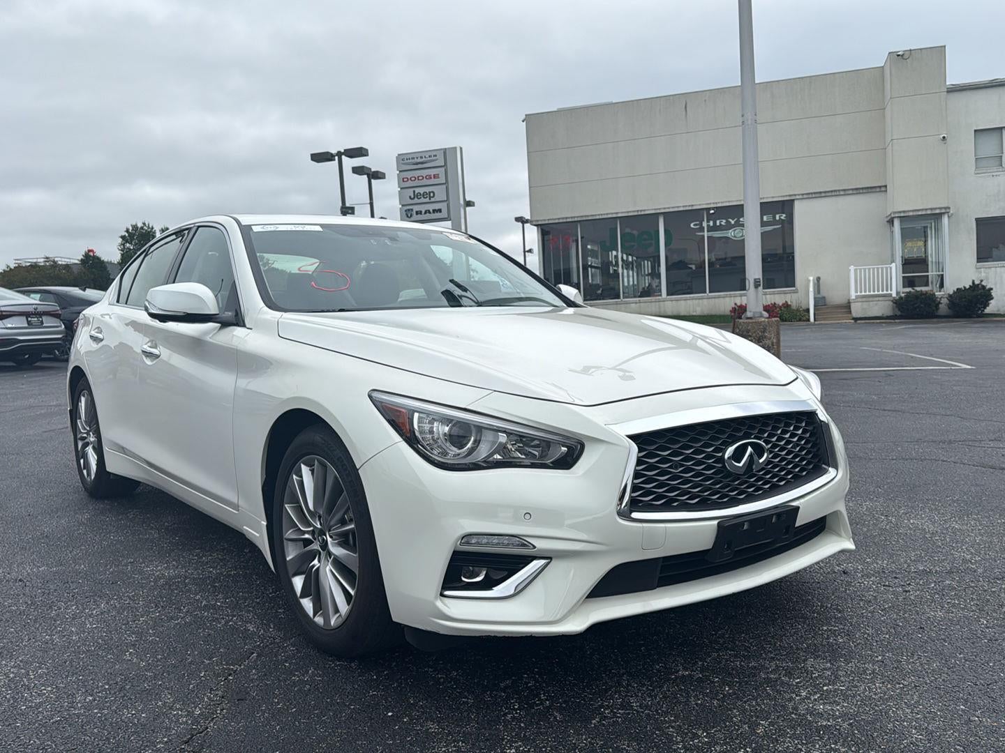 2023 INFINITI Q50 LUXE