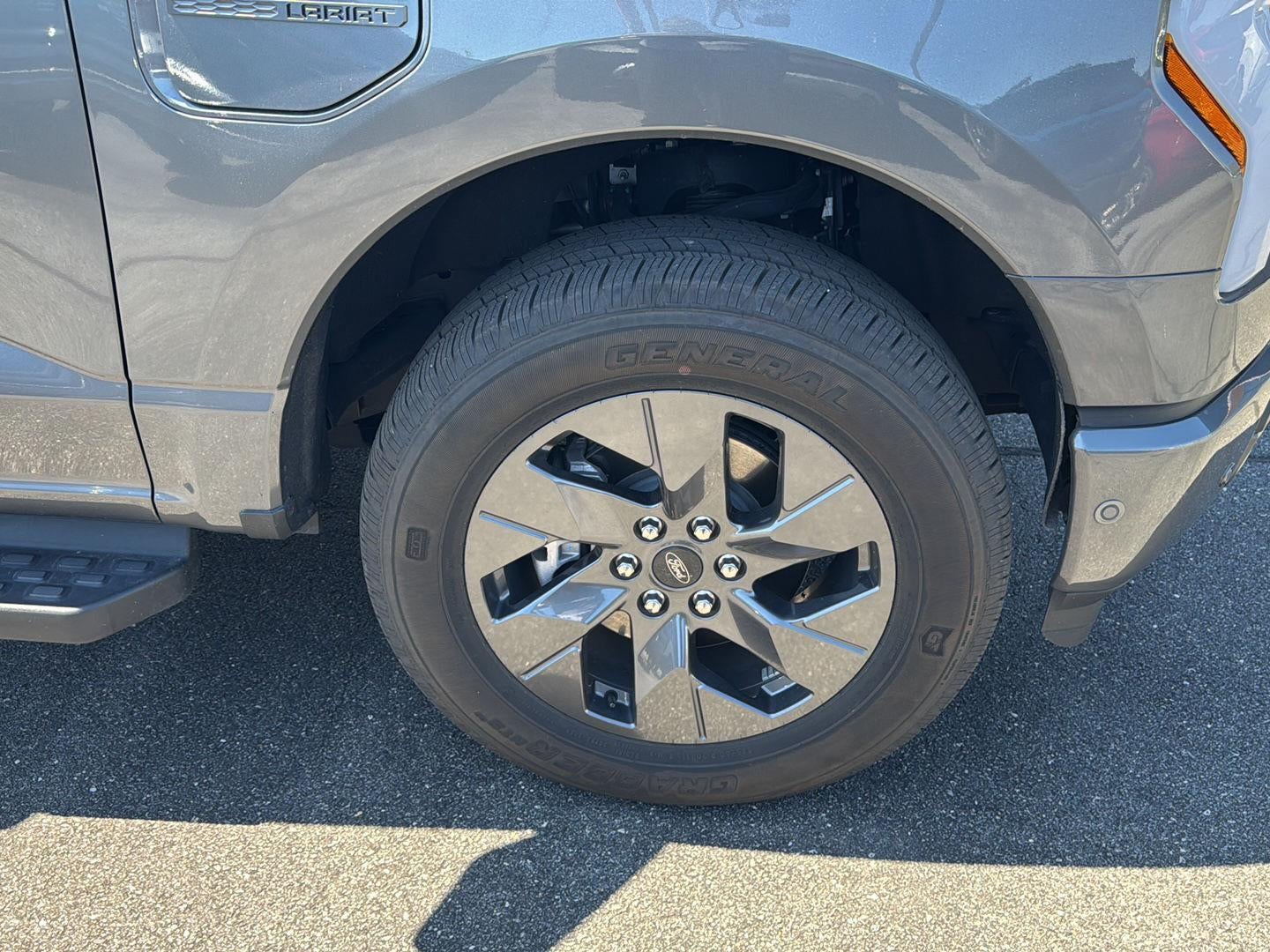2022 Ford F-150 Lightning LARIAT