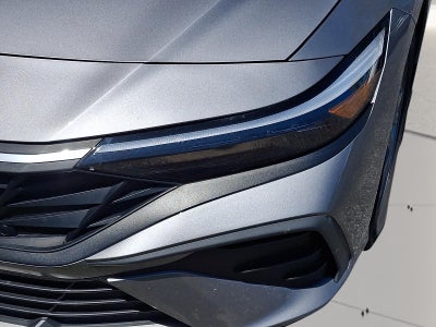 2024 Hyundai ELANTRA SE