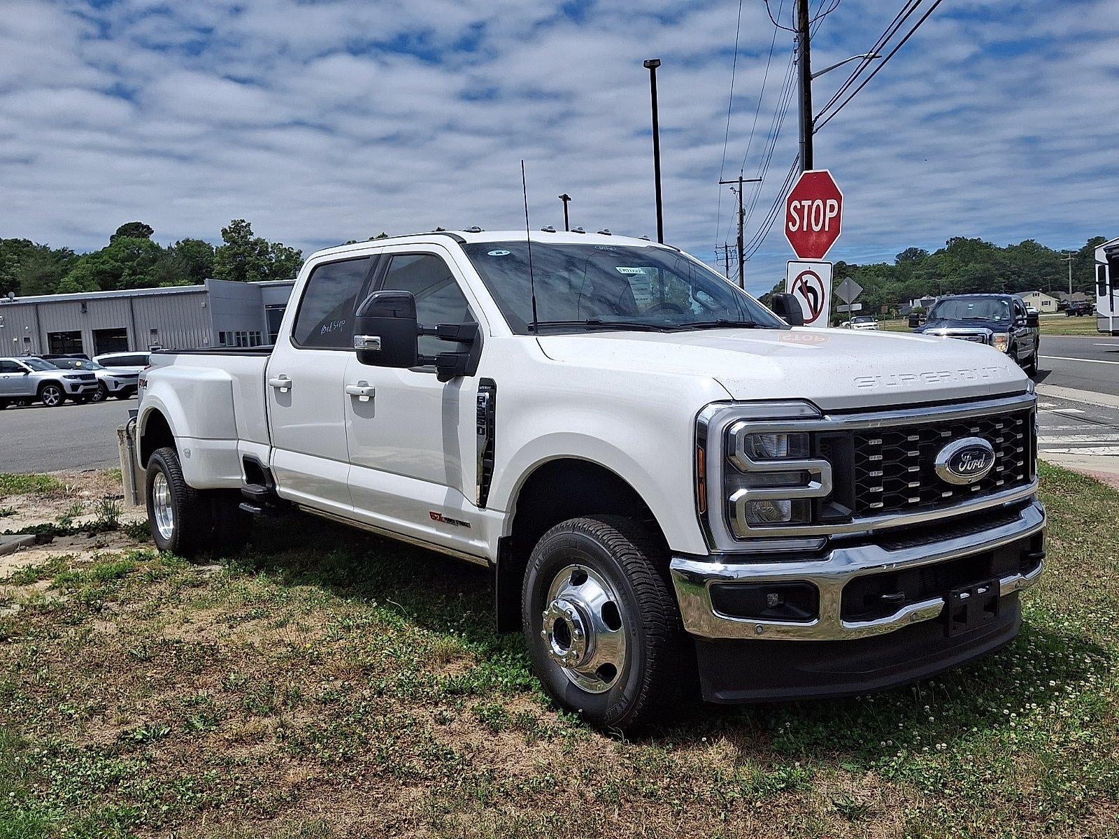 2026 Ford Super Duty F-350 DRW Lariat