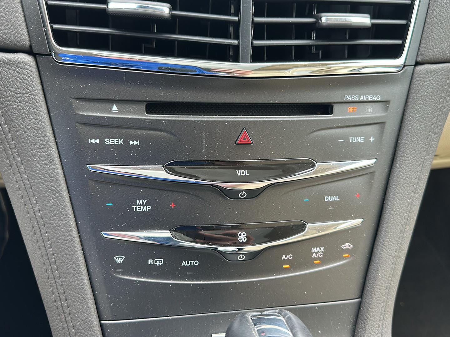 2019 Lincoln MKT Base