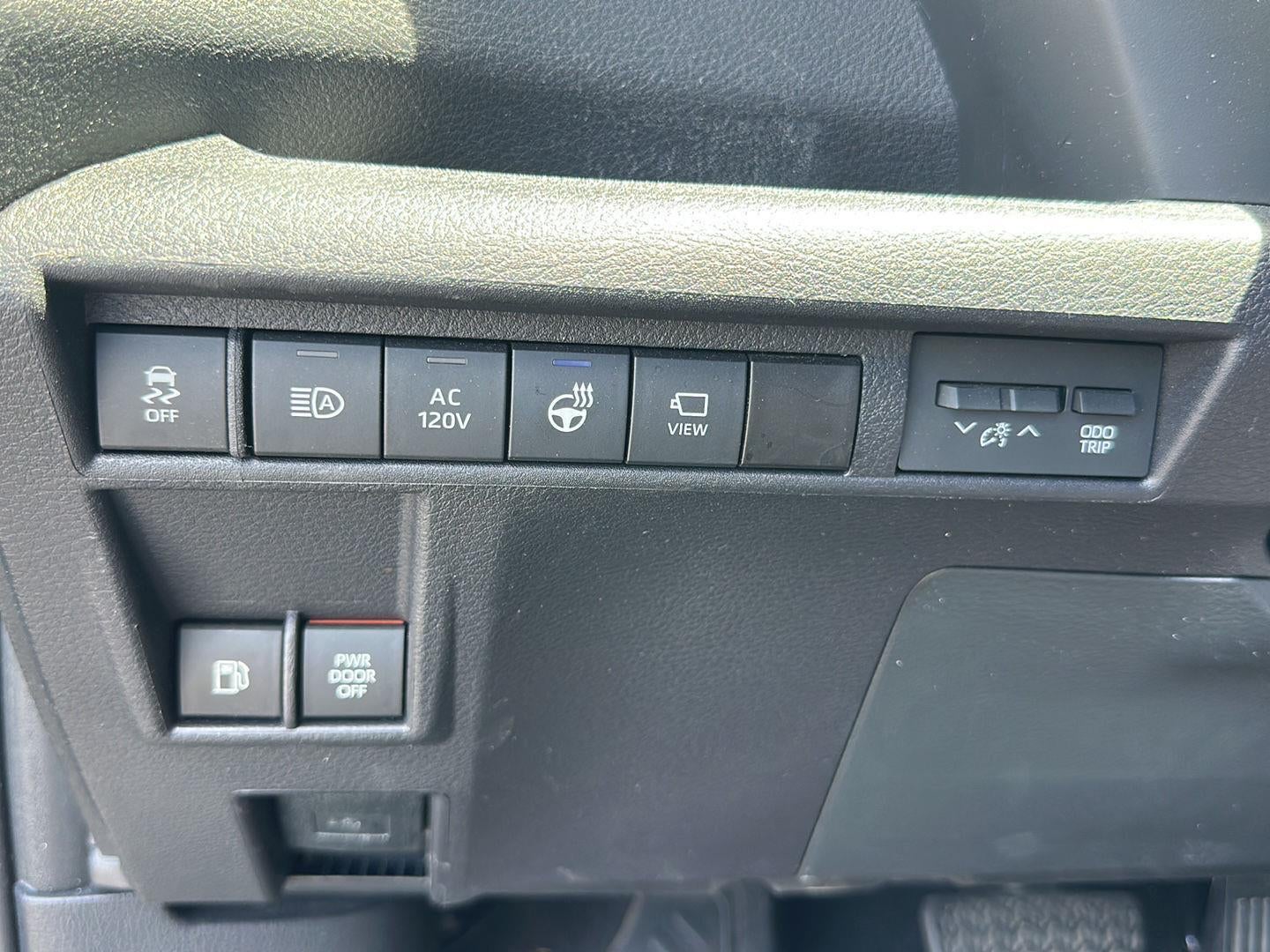2025 Toyota Sienna Platinum 7-Passenger