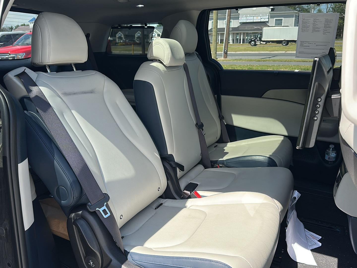 2025 Kia Carnival SX
