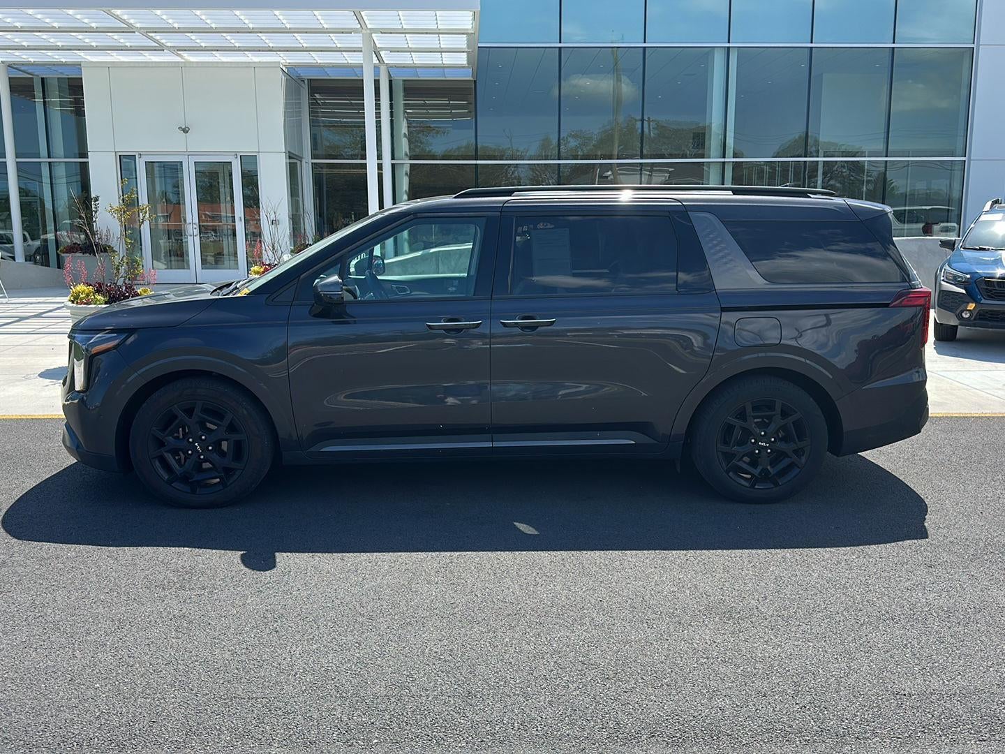 2025 Kia Carnival SX