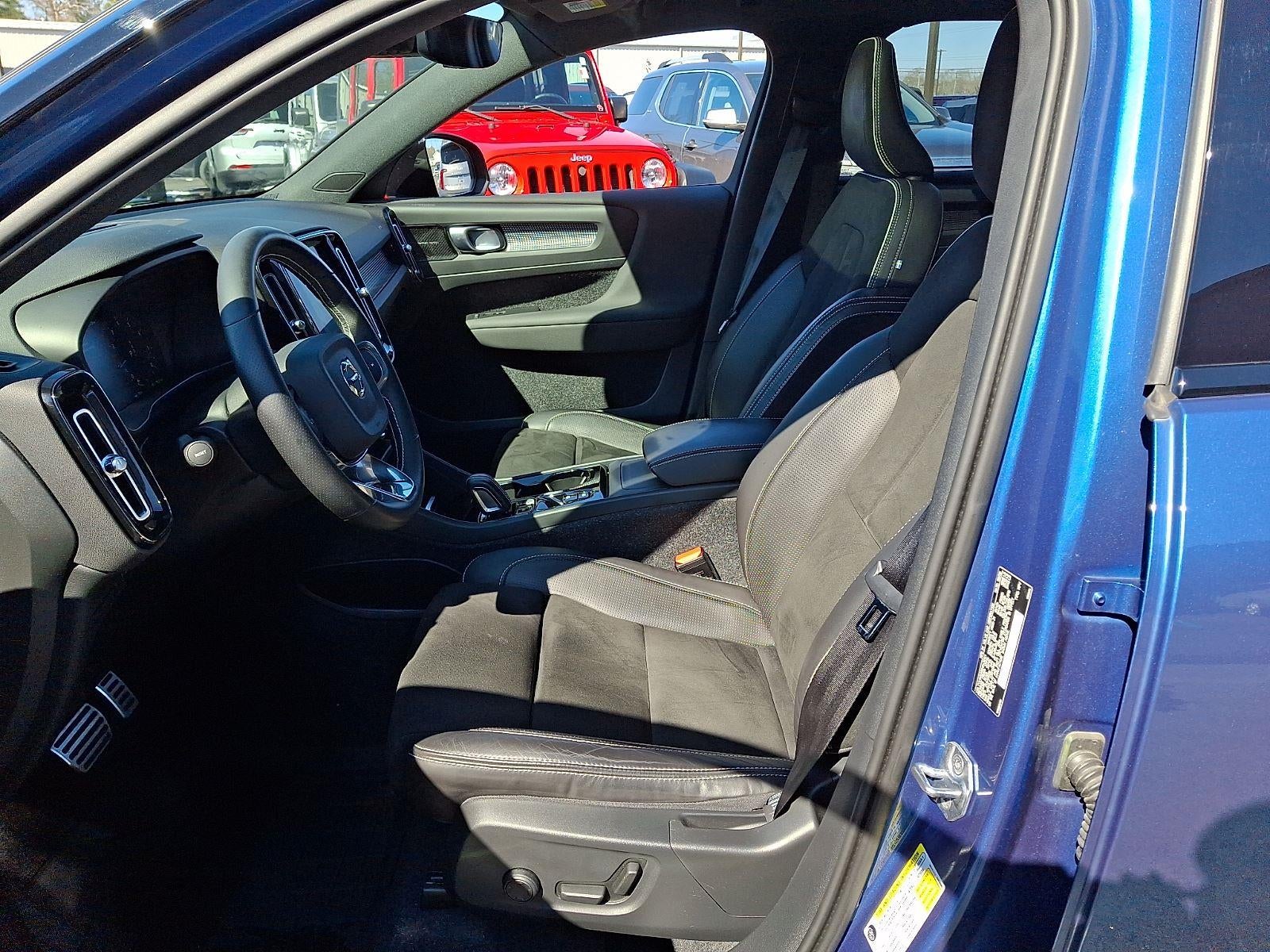 2021 Volvo XC40 R-Design