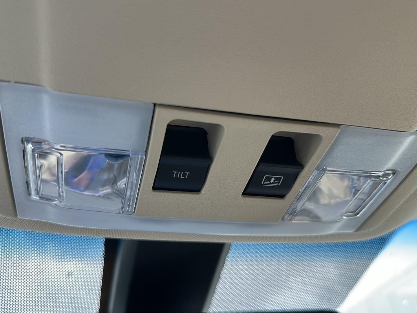 2019 Lincoln MKT Base