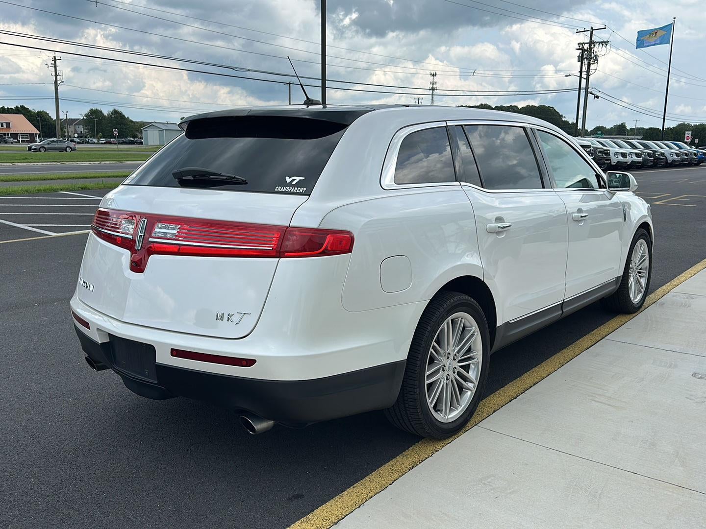 2019 Lincoln MKT Base