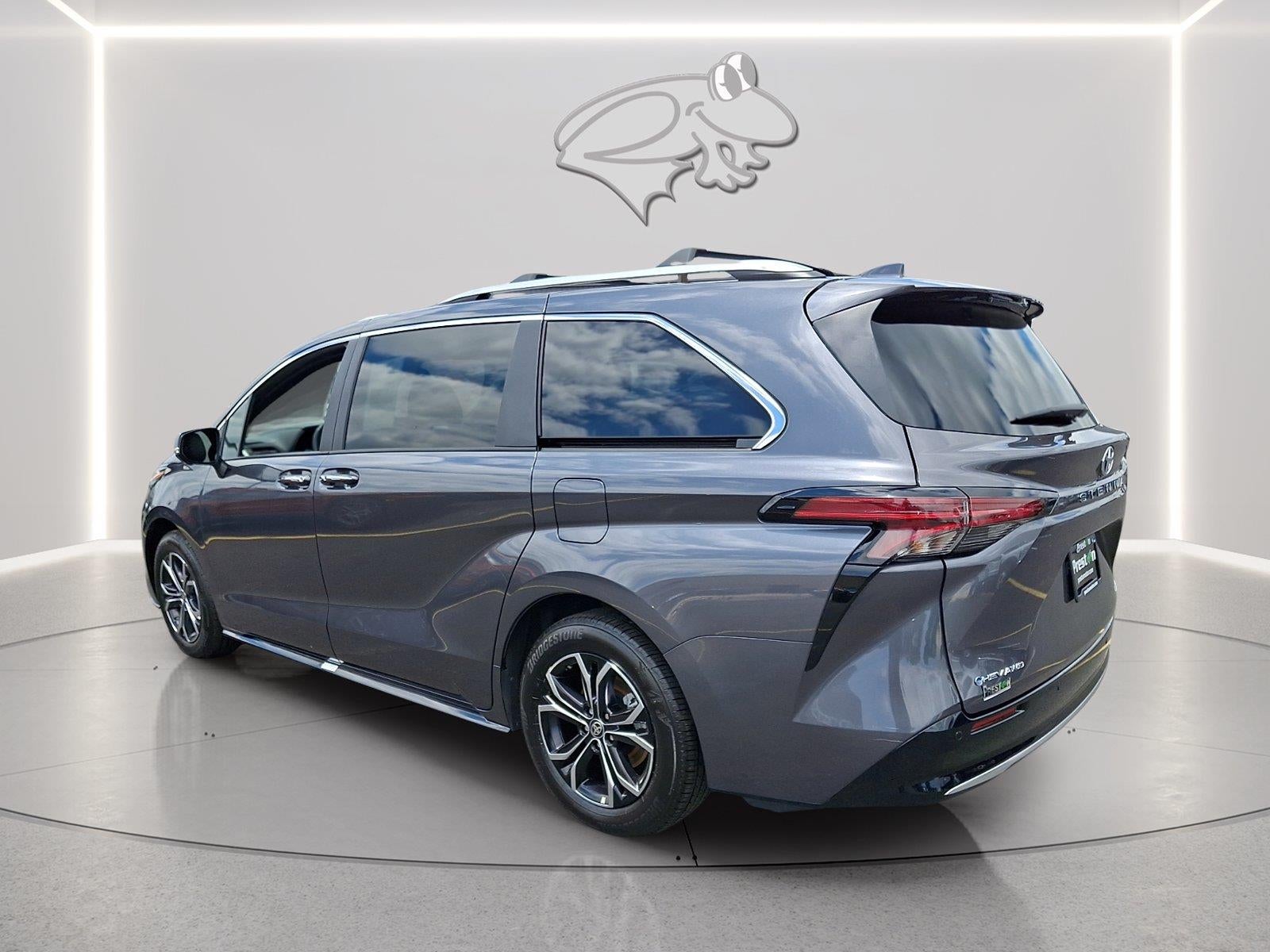 2025 Toyota Sienna Platinum 7-Passenger