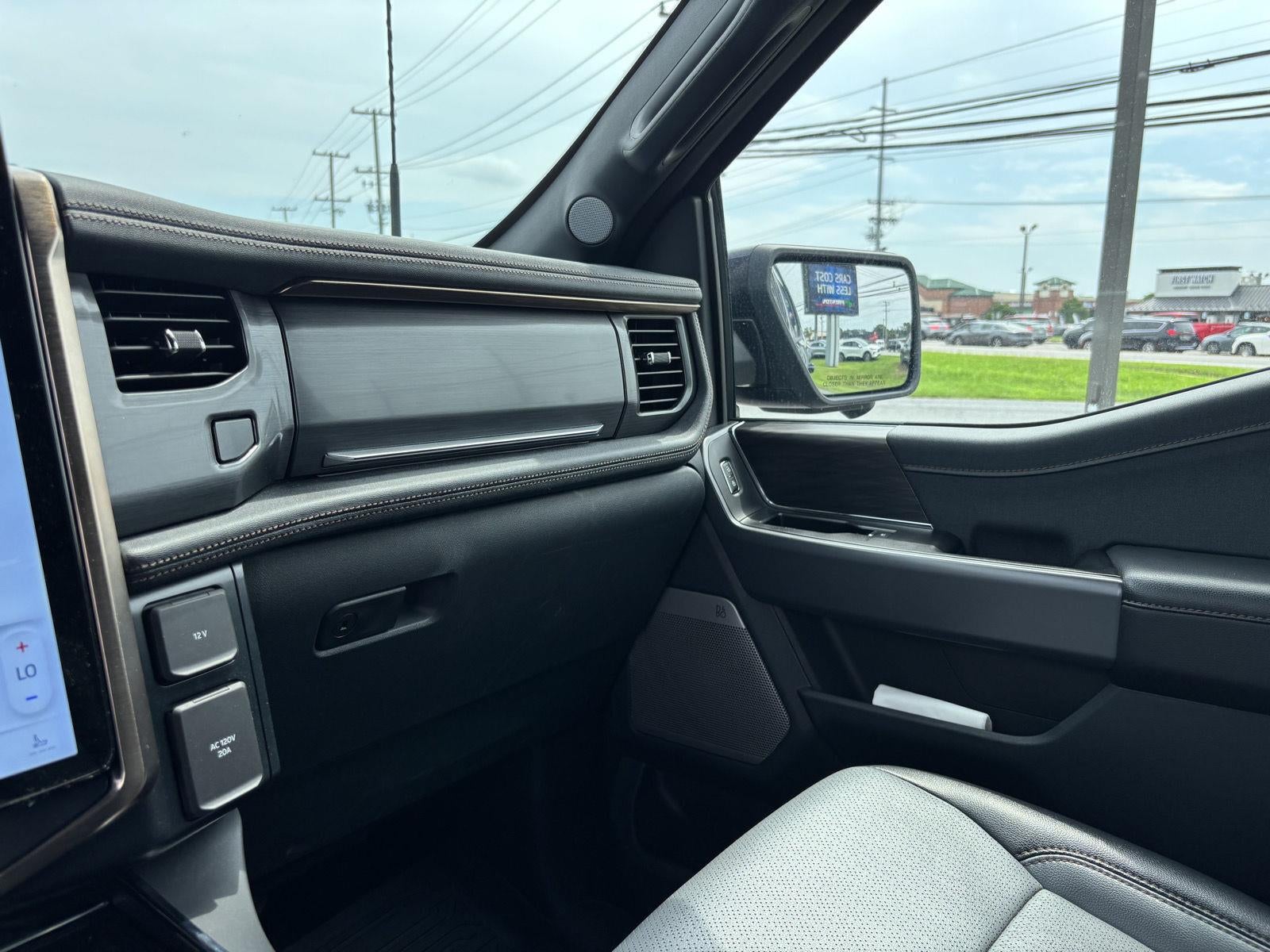 2025 Ford F-150 Lightning LARIAT