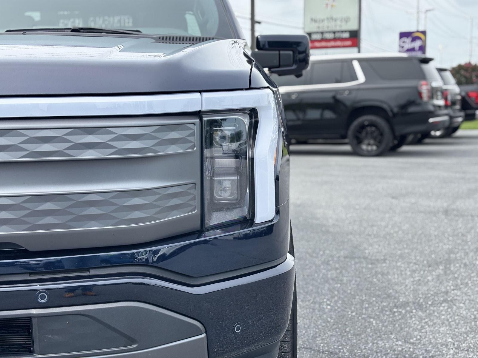 2025 Ford F-150 Lightning LARIAT