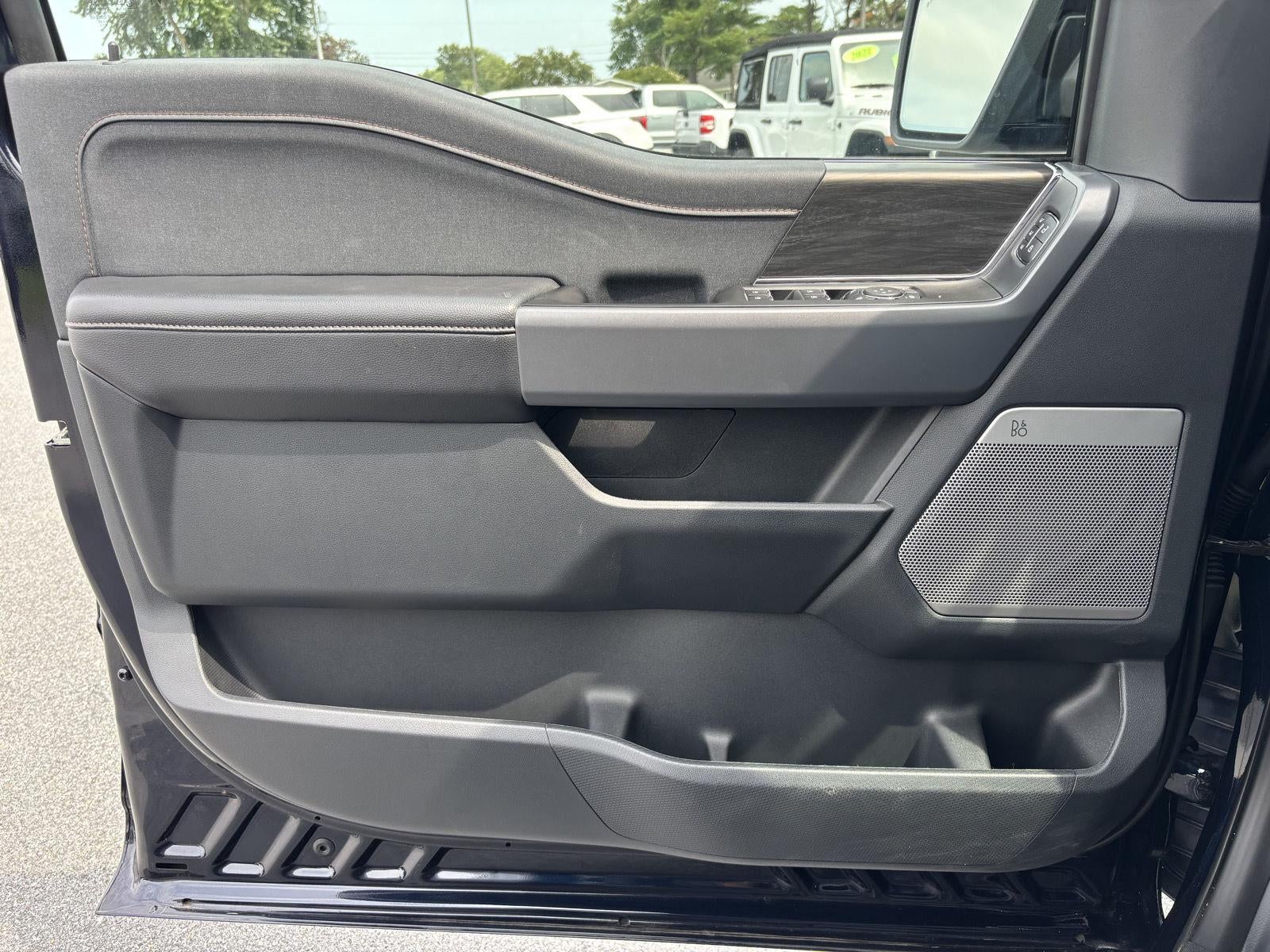 2025 Ford F-150 Lightning LARIAT