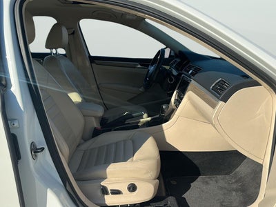 2017 Volkswagen Passat 1.8T SEL Premium