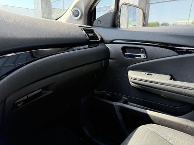 2022 Honda Pilot Touring w/Rear Captain's Chairs