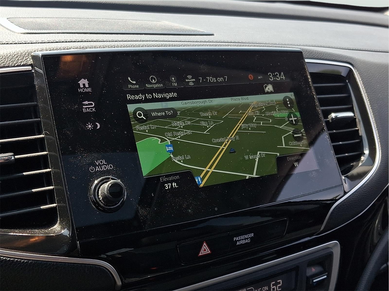 2022 Honda Pilot Touring w/Rear Captain's Chairs