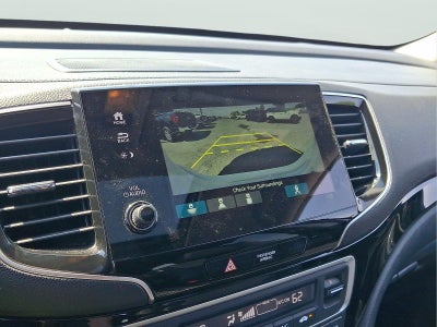 2022 Honda Pilot Touring w/Rear Captain's Chairs