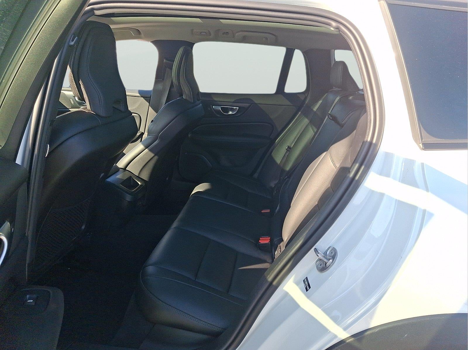 2025 Volvo V60 Cross Country Plus