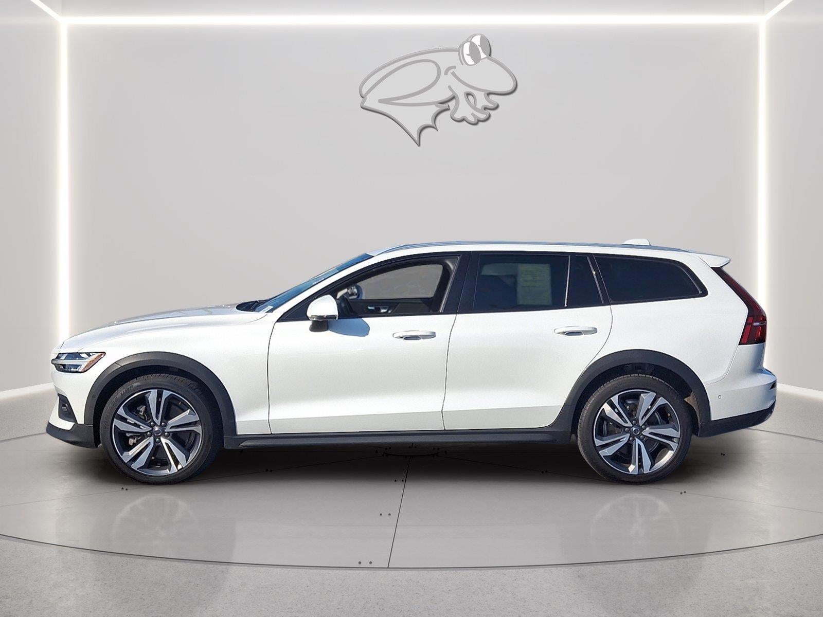 2025 Volvo V60 Cross Country Plus