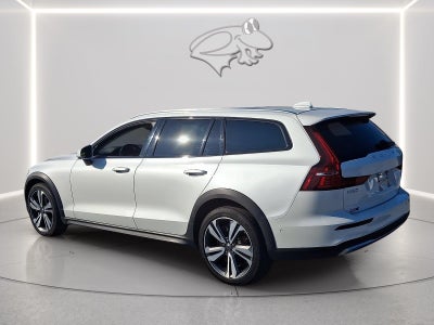 2025 Volvo V60 Cross Country Plus
