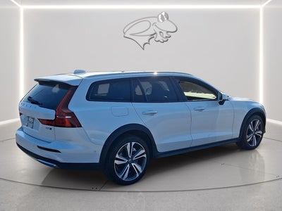 2025 Volvo V60 Cross Country Plus