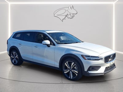 2025 Volvo V60 Cross Country Plus