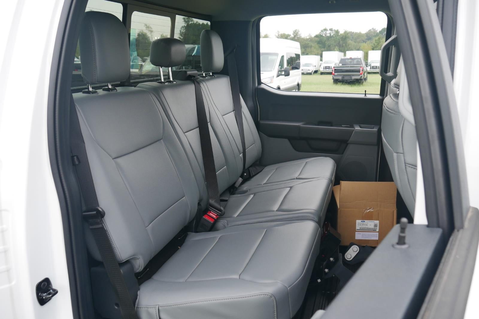 2025 Ford Super Duty F-250 8' KNAPHEIDE SERVICE BODY, SPRAY IN LINER, CLASS V HITCH