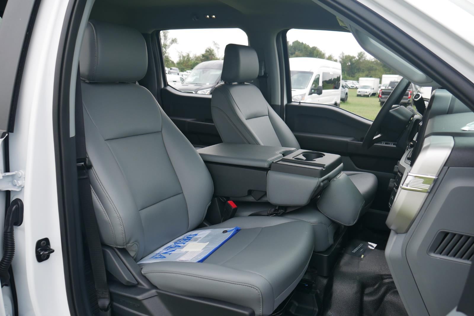 2025 Ford Super Duty F-250 8' KNAPHEIDE SERVICE BODY, SPRAY IN LINER, CLASS V HITCH