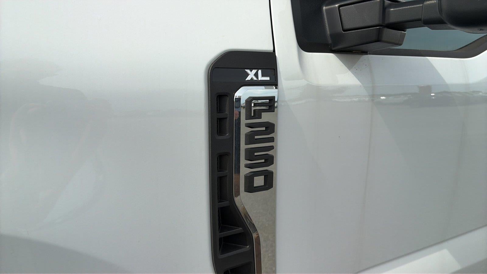 2026 Ford Super Duty F-250 SRW 8' READING CLASSIC II SERVICE BODY, C260 PACKAGE, CLASS V HITCH