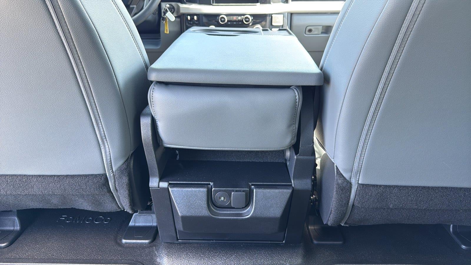 2026 Ford Super Duty F-350 SRW 9' KNAPHEIDE SERVICE BODY, CLASS V HITCH, SPRAY IN LINER, REMOTE LOCKS