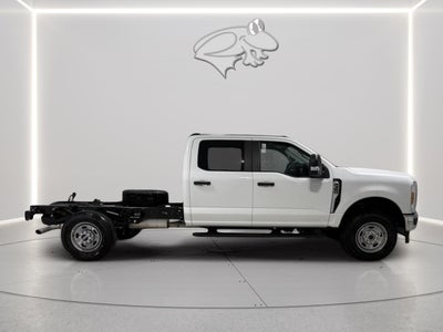 2026 Ford Super Duty F-350 SRW XL CHASSIS ONLY