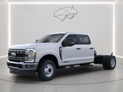 2026 Ford Super Duty F-350 DRW Lariat CHASSIS ONLY