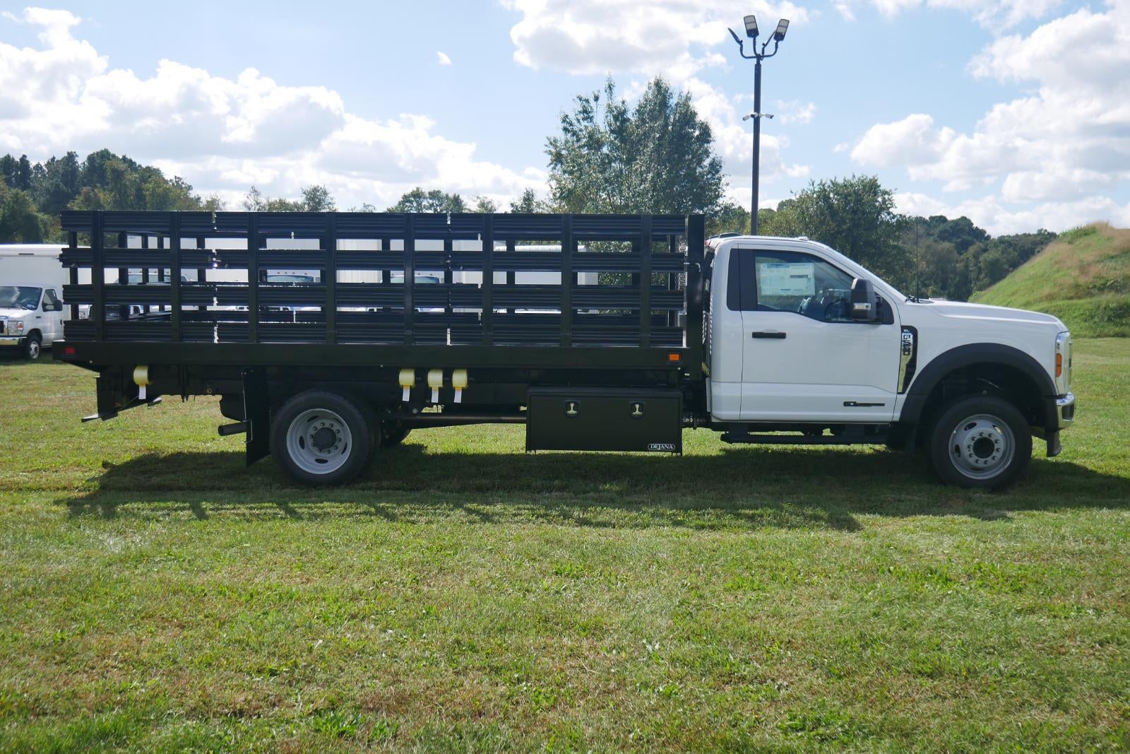 2025 Ford Super Duty F-550 DRW XL