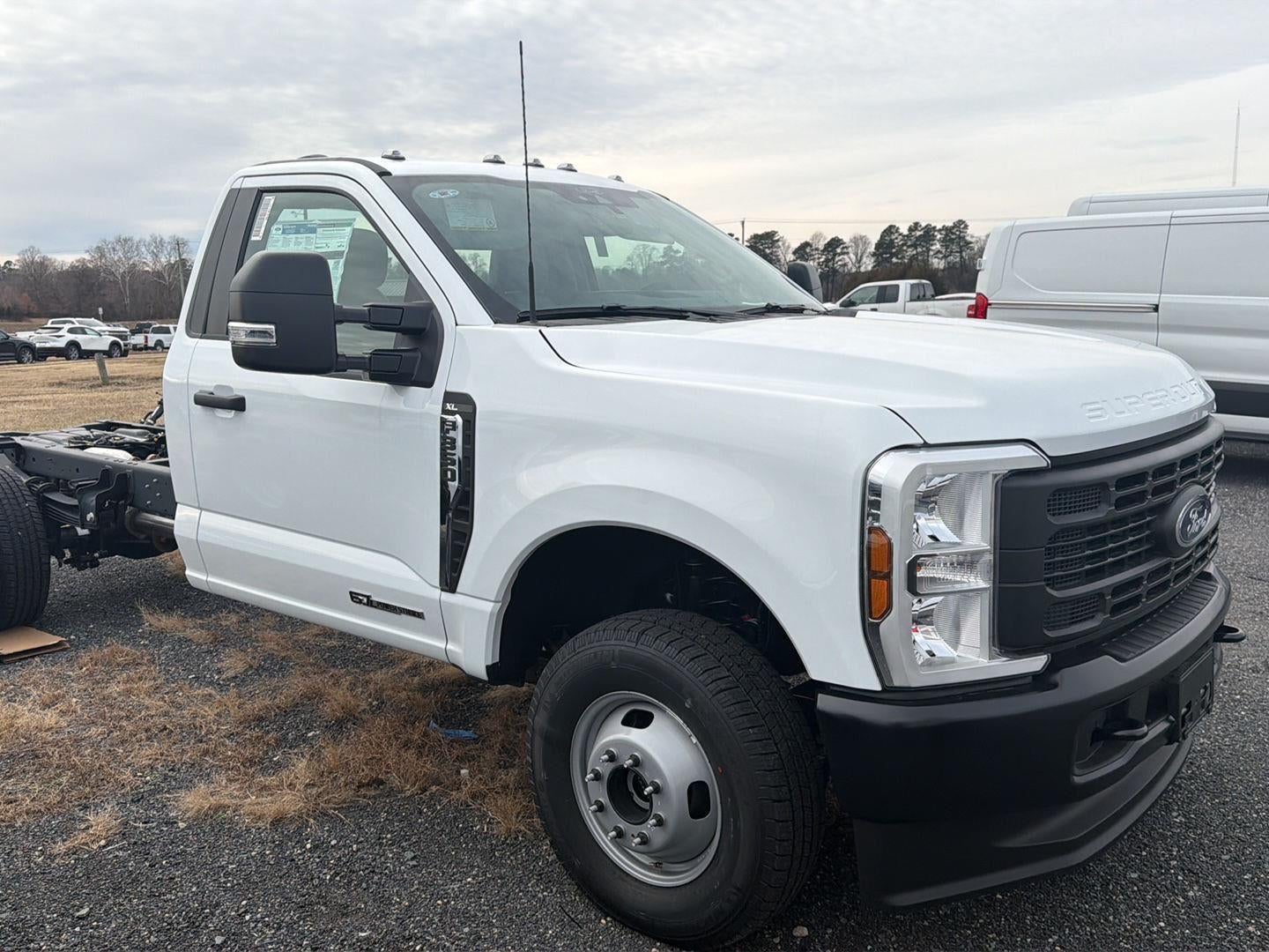 2026 Ford Super Duty F-350 DRW XL CHASSIS ONLY