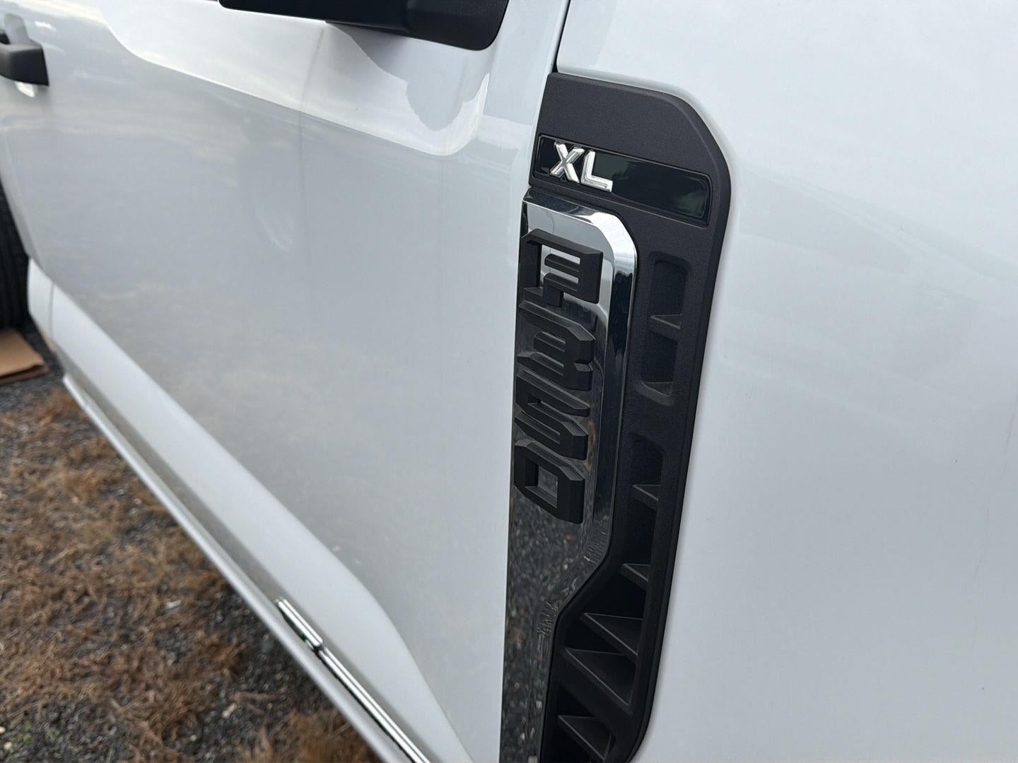 2026 Ford Super Duty F-350 DRW XL CHASSIS ONLY