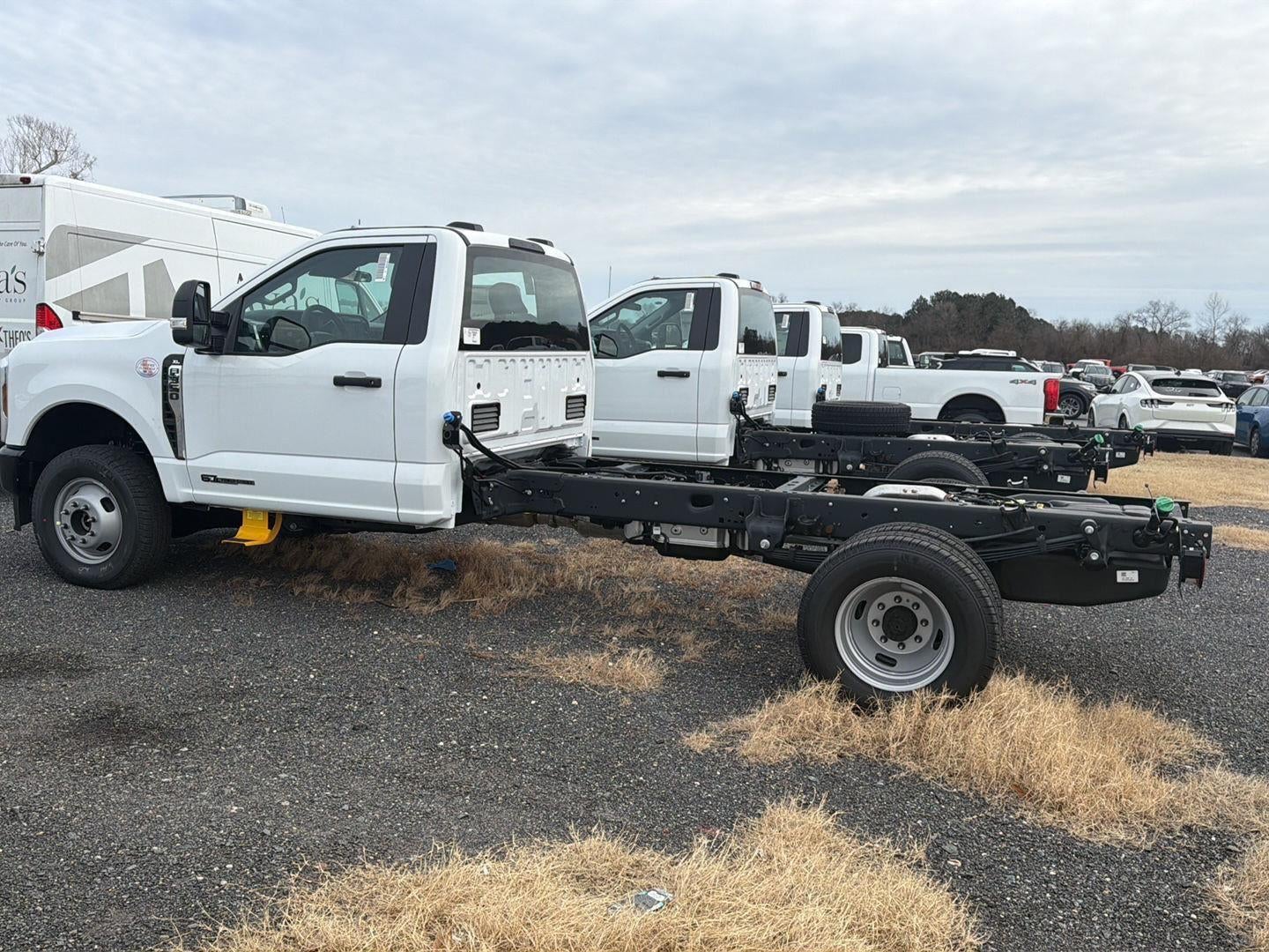 2026 Ford Super Duty F-350 DRW XL CHASSIS ONLY
