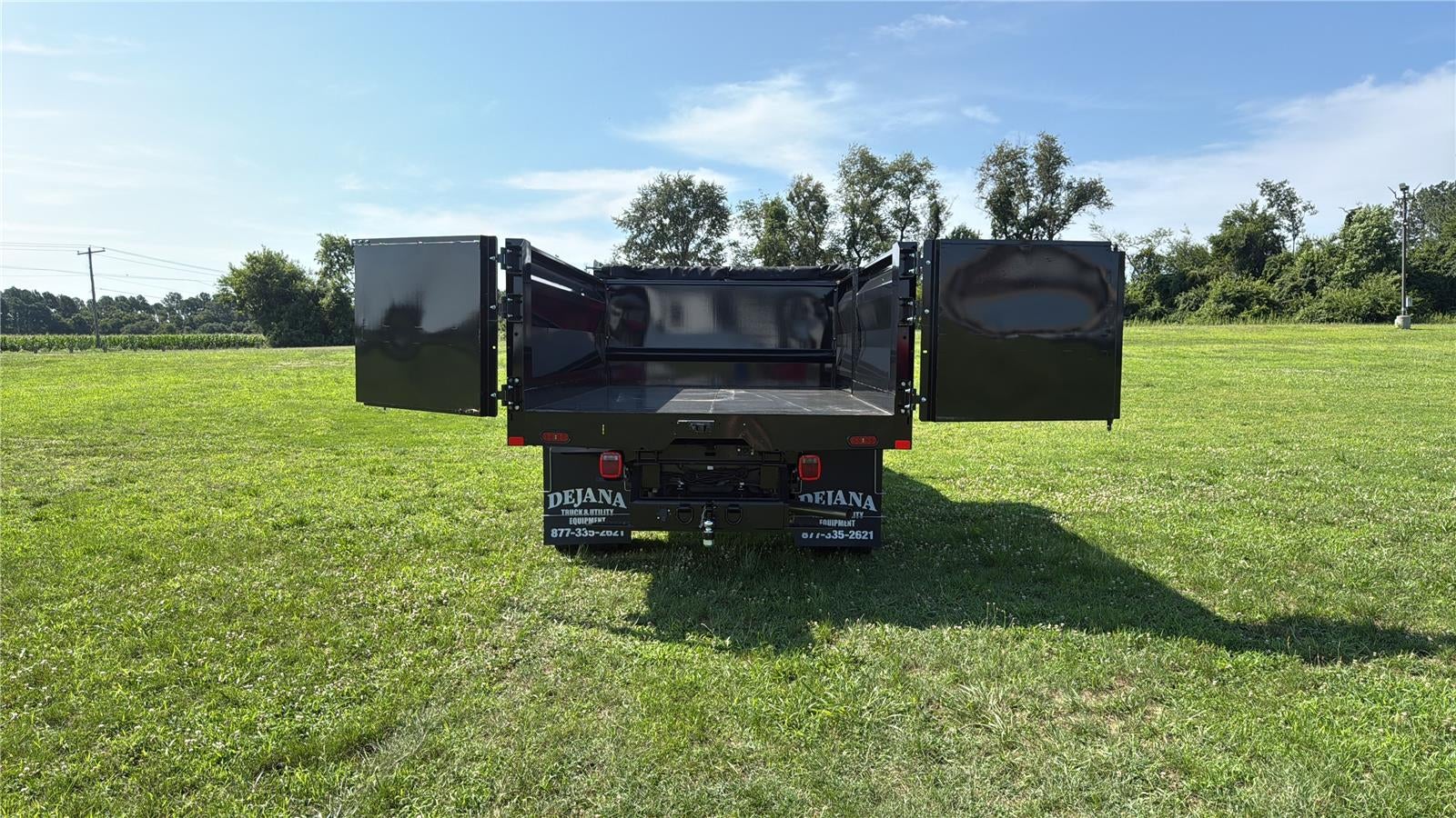 2026 Ford Super Duty F-550 DRW 12' DYNAPRO LANDSCAPE DUMP, FULL CAB SHIELD, MANUAL TARP, COMBO HITCJ, 48" UNDERBODY TOOLBOX