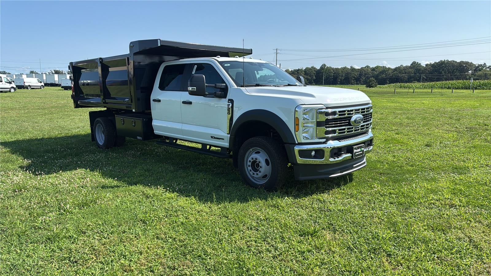 2026 Ford Super Duty F-550 DRW 12' DYNAPRO LANDSCAPE DUMP, FULL CAB SHIELD, MANUAL TARP, COMBO HITCJ, 48" UNDERBODY TOOLBOX