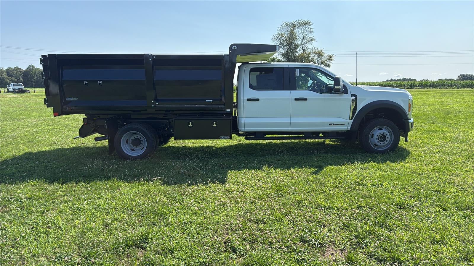 2026 Ford Super Duty F-550 DRW 12' DYNAPRO LANDSCAPE DUMP, FULL CAB SHIELD, MANUAL TARP, COMBO HITCJ, 48" UNDERBODY TOOLBOX