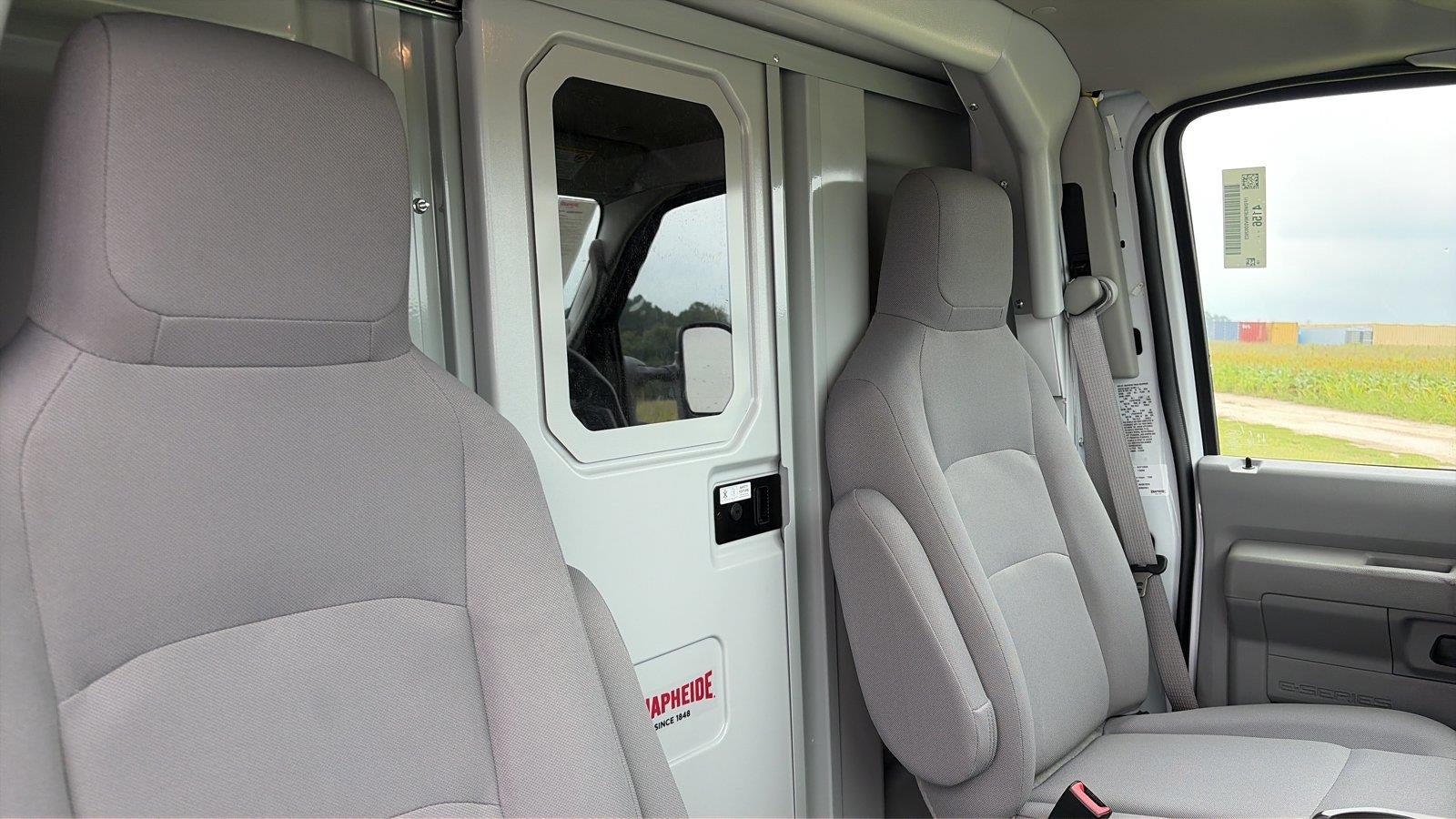 2027 Ford E-Series Cutaway 10' KNAPHEIDE KUV KIGH ROOF ENCLOSED SERVICE BODY, MASTER LOCK SYSTEM, CLASS V HITCH, 3 BOW LADDER RACK