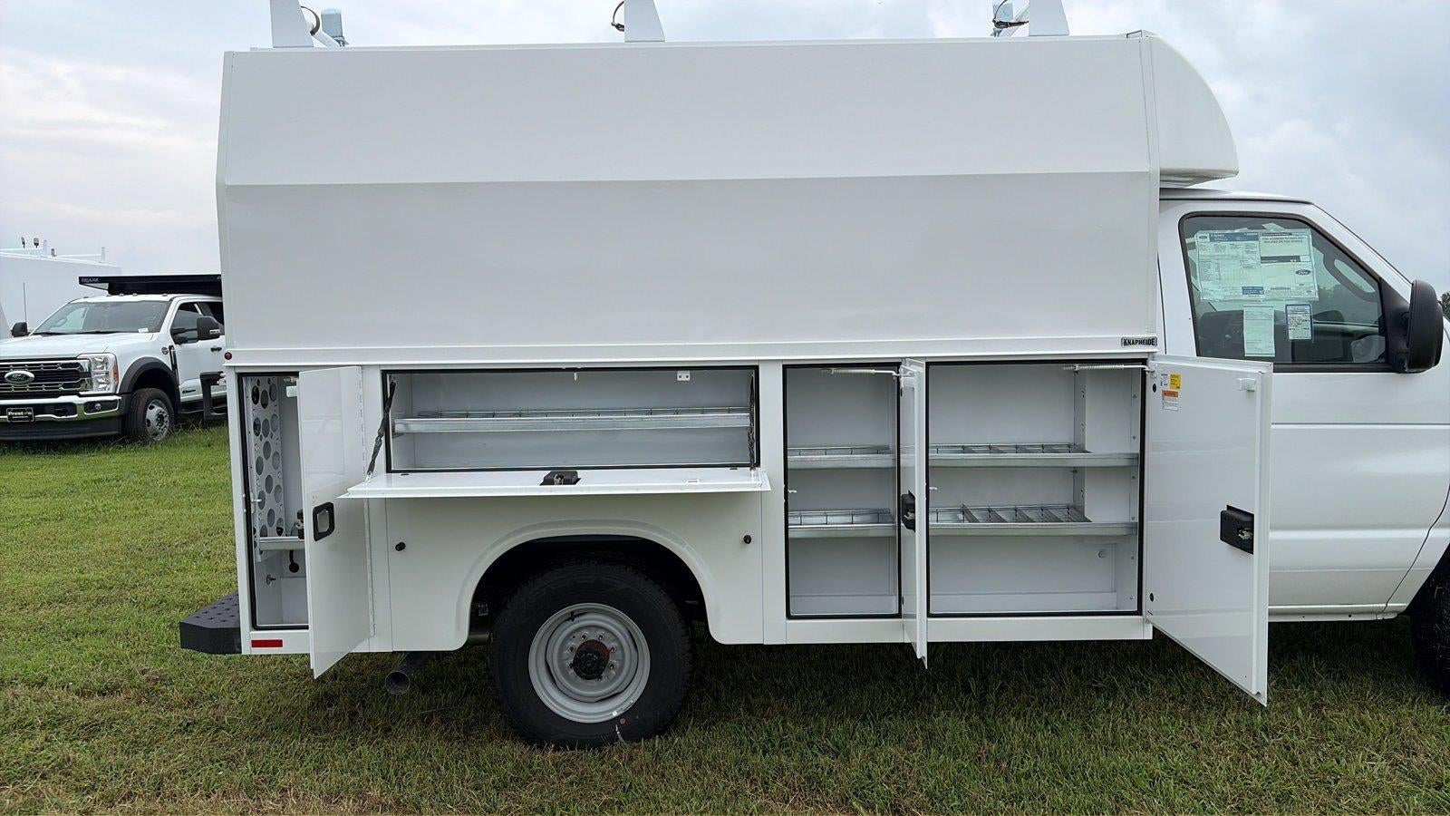 2027 Ford E-Series Cutaway 10' KNAPHEIDE KUV KIGH ROOF ENCLOSED SERVICE BODY, MASTER LOCK SYSTEM, CLASS V HITCH, 3 BOW LADDER RACK
