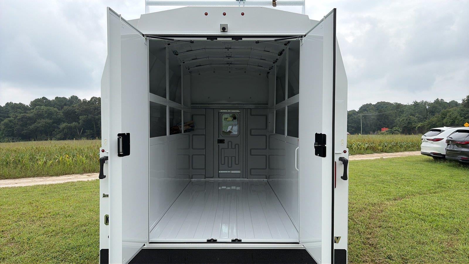 2027 Ford E-Series Cutaway 10' KNAPHEIDE KUV KIGH ROOF ENCLOSED SERVICE BODY, MASTER LOCK SYSTEM, CLASS V HITCH, 3 BOW LADDER RACK