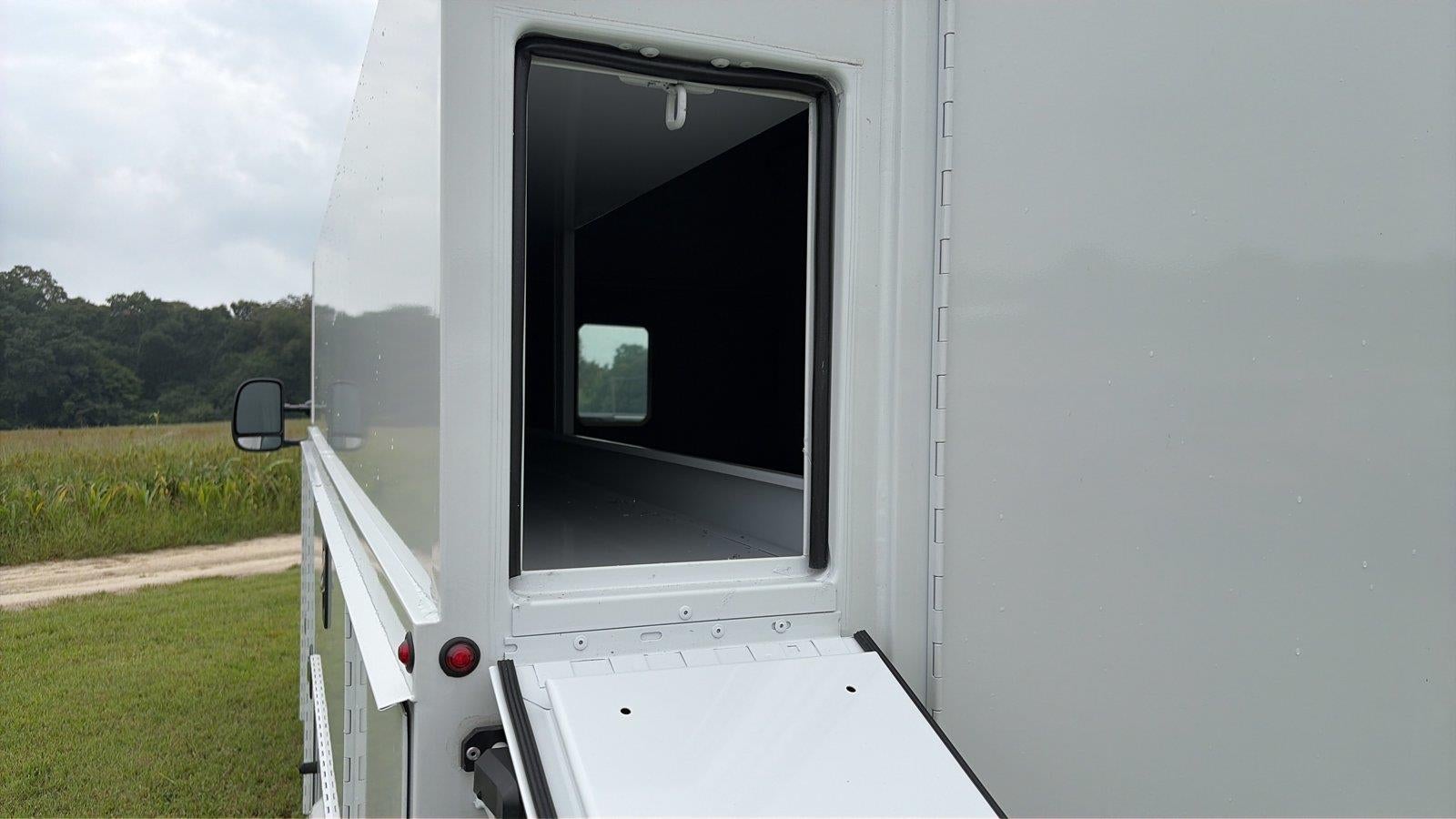2027 Ford E-Series Cutaway 10' KNAPHEIDE KUV KIGH ROOF ENCLOSED SERVICE BODY, MASTER LOCK SYSTEM, CLASS V HITCH, 3 BOW LADDER RACK