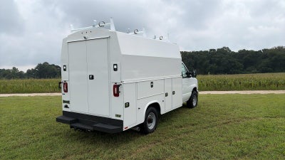2027 Ford E-Series Cutaway 10' KNAPHEIDE KUV KIGH ROOF ENCLOSED SERVICE BODY, MASTER LOCK SYSTEM, CLASS V HITCH, 3 BOW LADDER RACK