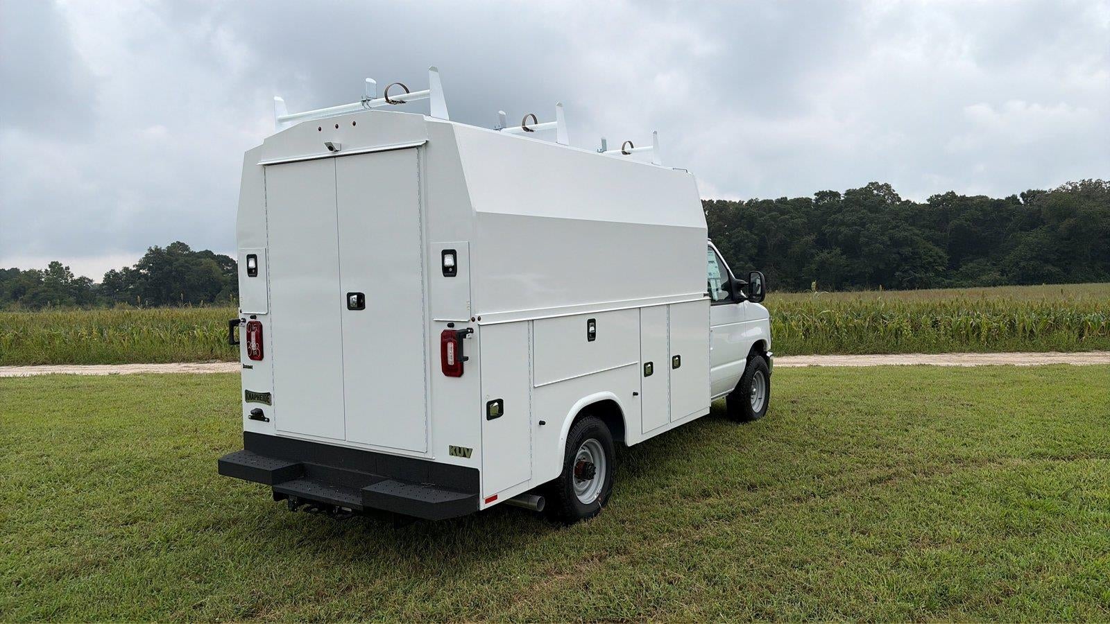 2027 Ford E-Series Cutaway 10' KNAPHEIDE KUV KIGH ROOF ENCLOSED SERVICE BODY, MASTER LOCK SYSTEM, CLASS V HITCH, 3 BOW LADDER RACK