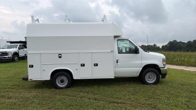 2027 Ford E-Series Cutaway 10' KNAPHEIDE KUV KIGH ROOF ENCLOSED SERVICE BODY, MASTER LOCK SYSTEM, CLASS V HITCH, 3 BOW LADDER RACK